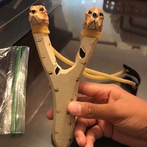 Carved wooden slingshot with 25ct pellets